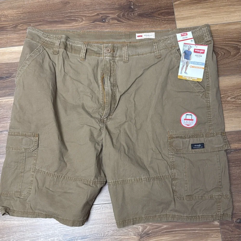 Men’s cargo shorts. - Picture 1 of 3